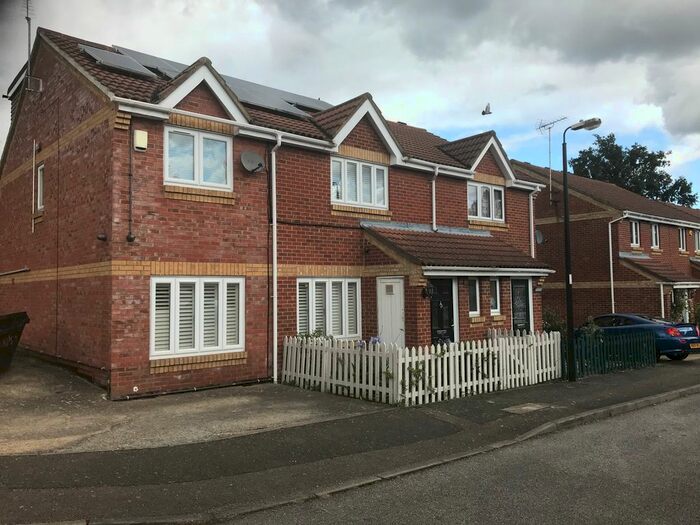 4 Bedroom End Of Terrace House To Rent In Foxmead Close, Enfield, EN2