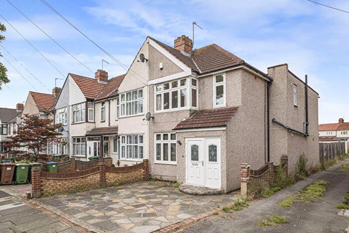 4 Bedroom End Of Terrace House For Sale In Wellington Avenue, Sidcup, DA15