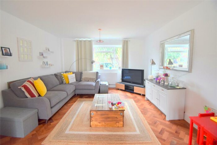 3 Bedroom Detached House To Rent In Clewer Hill Road, Windsor, Berkshire, SL4