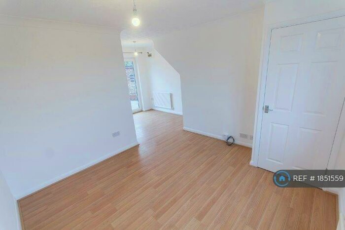 2 Bedroom End Of Terrace House To Rent In Bishops Drive, Oakwood, Derby, DE21