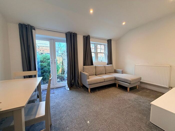 1 Bedroom Flat To Rent In South Farm Road, Worthing, BN14