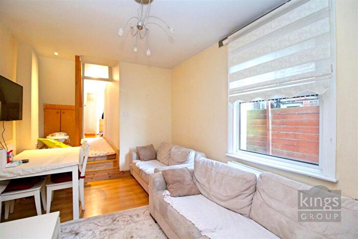 2 Bedroom Flat For Sale In Church Street, Edmonton, N9