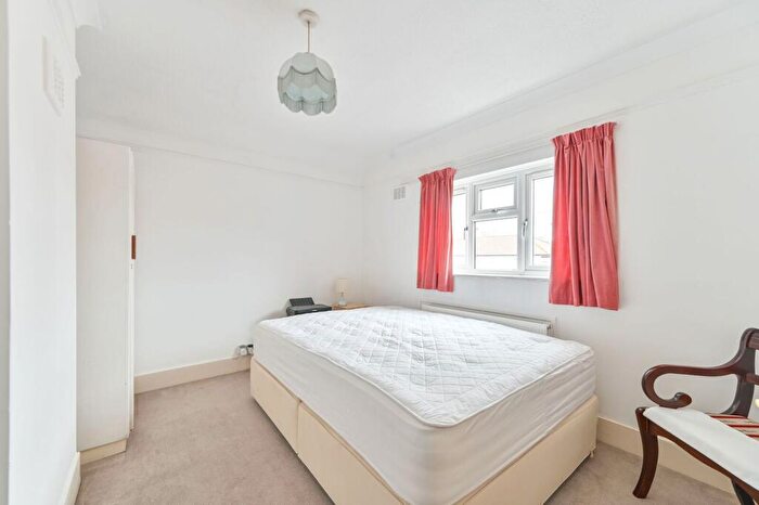 4 Bedroom Semi-Detached House To Rent In Lyon Park Avenue, Wembley, HA0