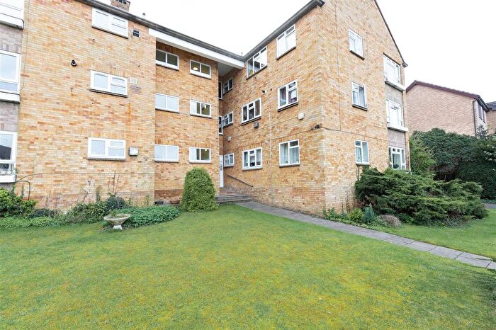 2 Bedroom Flat To Rent In Cornwall Road, Uxbridge, Middlesex, UB8