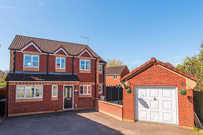4 Bedroom Detached House For Sale In Hinwick Close, Kettering, NN15