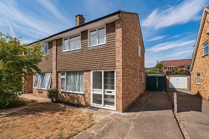 3 Bedroom Semi-Detached House For Sale In Deanfield Road, Oxford, OX2