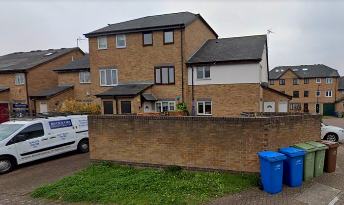 1 Bedroom Semi-Detached House To Rent In Dean Close, Canada Water, SE16
