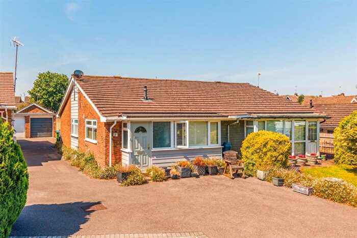 2 Bedroom Bungalow For Sale In Penlands Vale, Steyning, BN44