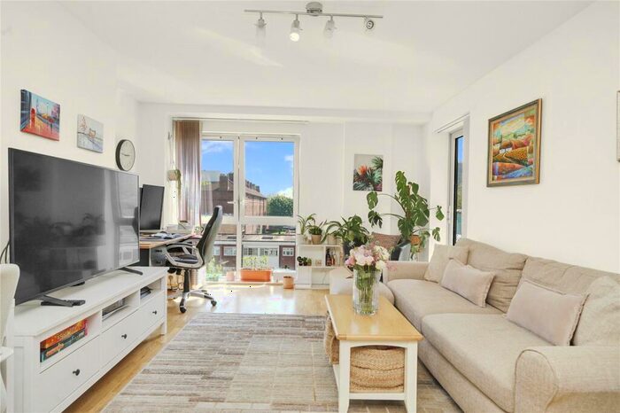 1 Bedroom Apartment To Rent In Warwick Apartments, Cable Street, London, E1