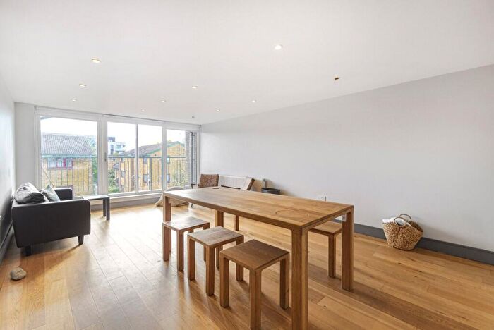 3 Bedroom Apartment To Rent In Dunston Road, London, E8