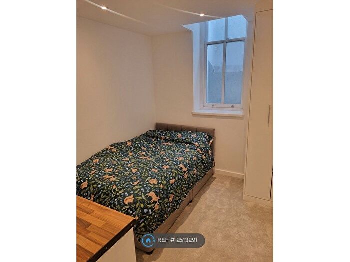 3 Bedroom Flat To Rent In New Cross Rd, SE14
