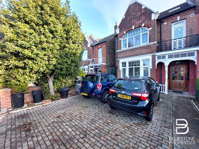 3 Bedroom Flat To Rent In Mitcham Lane, London, SW16