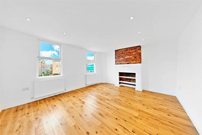 2 Bedroom Flat To Rent In Landor Road, Clapham, SW9