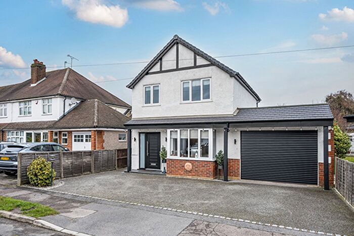 3 Bedroom Detached House For Sale In Barnett Close, Leatherhead, KT22