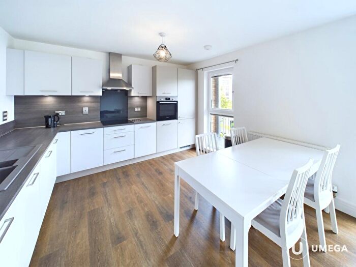 2 Bedroom Flat To Rent In White Spruce Bow, Cammo, Edinburgh, EH4