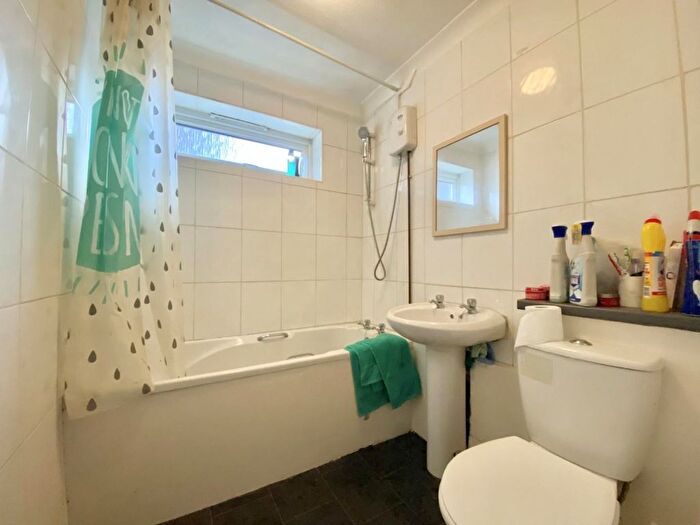Studio For Sale In Pear Trees, Trout Road, West Drayton, Middlesex, UB7