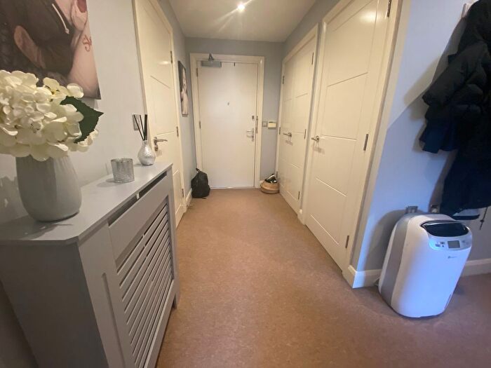 2 Bedroom Flat For Sale In Cumbrian Way, Southampton, SO16