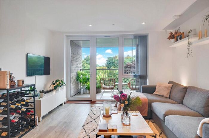 1 Bedroom Apartment For Sale In Armstrong Road, Littlemore, Oxford, OX4
