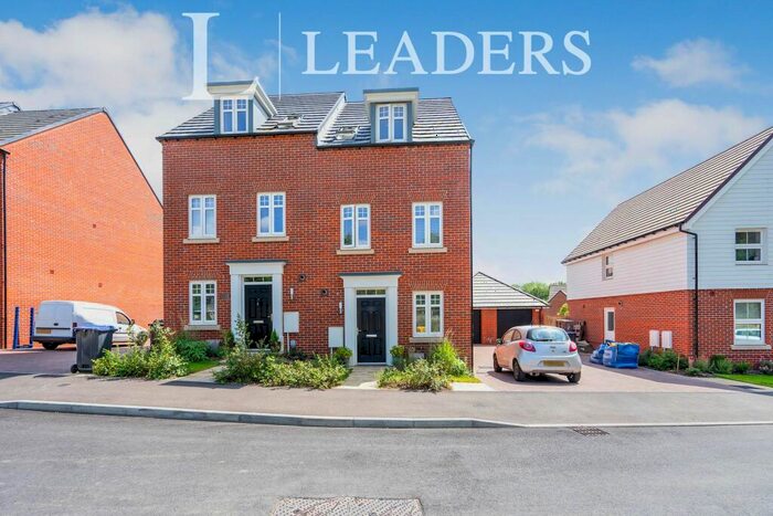 4 Bedroom Semi-Detached House To Rent In Virginia Drive, RH16