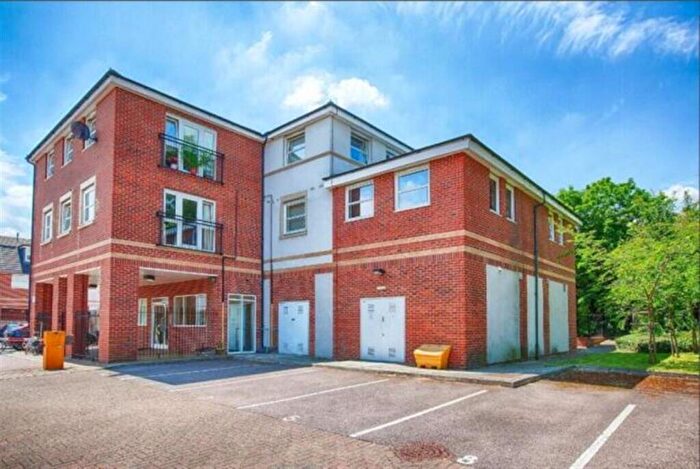 2 Bedroom Flat For Sale In Russet Drive, St. Albans, AL4