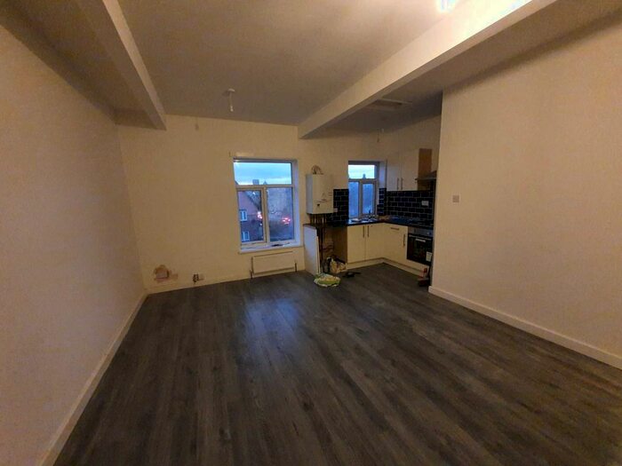 2 Bedroom Flat To Rent In High St, Heckmondwike WF16