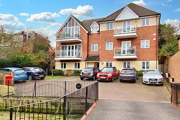 2 Bedroom Apartment To Rent In Bassetsbury Lane, High Wycombe, HP11