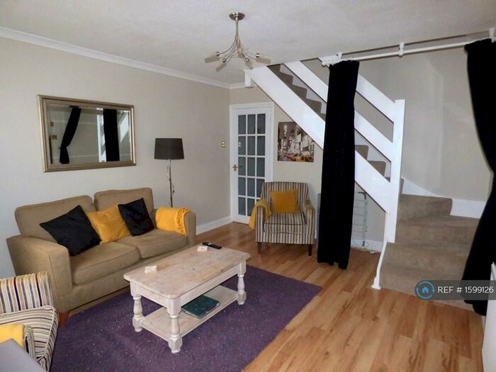 2 Bedroom Semi-Detached House To Rent In Franklin Walk, Hereford, HR4