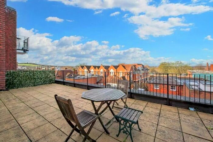 2 Bedroom Flat To Rent In Prospect Court, Sydenham Road, Guildford, GU1