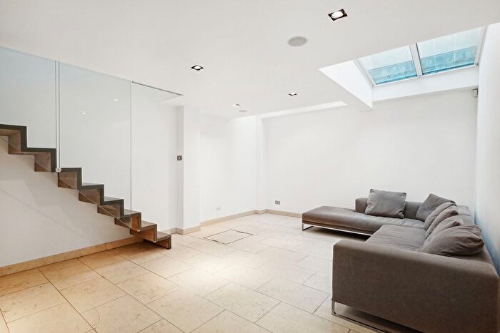 1 Bedroom Terraced House To Rent In Kinnerton Place North, Knightsbridge, SW1X