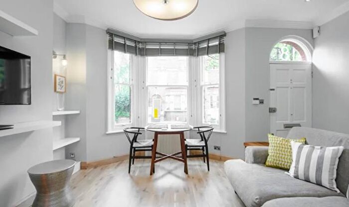 2 Bedroom Flat To Rent In Parliament Hill, London, NW3