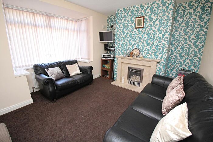 3 Bedroom Semi-Detached House To Rent In Crowther Road, Heckmondwike, WF16