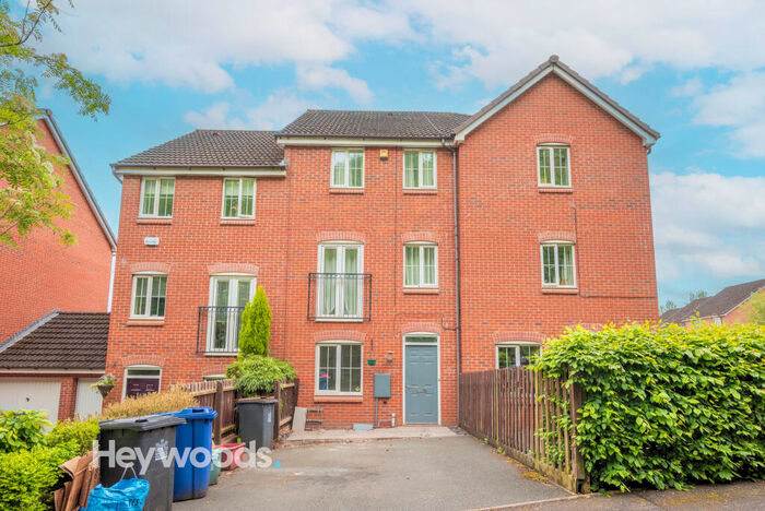 3 Bedroom Town House To Rent In Valley View, Valley Heights, Newcastle-under-Lyme, ST5
