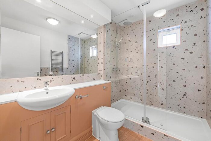 1 Bedroom Flat For Sale In Arcadia Court, Lowther Road, N7