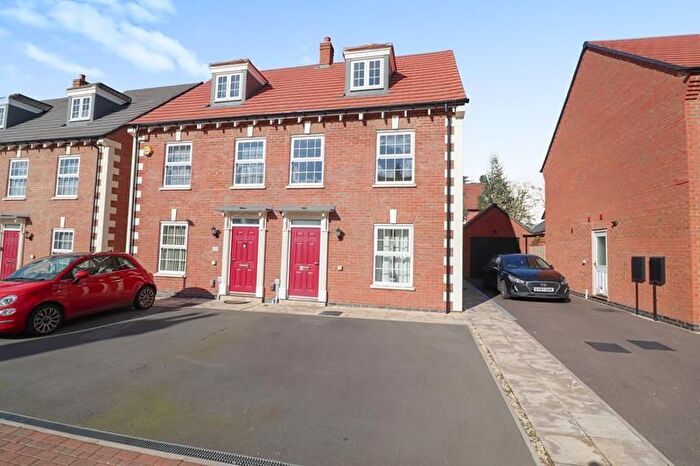 3 Bedroom Semi-Detached House To Rent In Sandpiper Close, Rushden, NN10