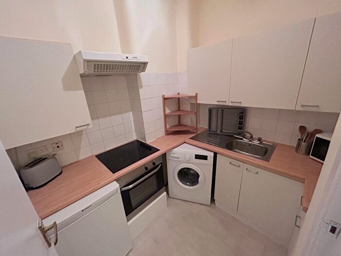 1 Bedroom Flat To Rent In Kildonan Drive, Thornwood, Glasgow, G11