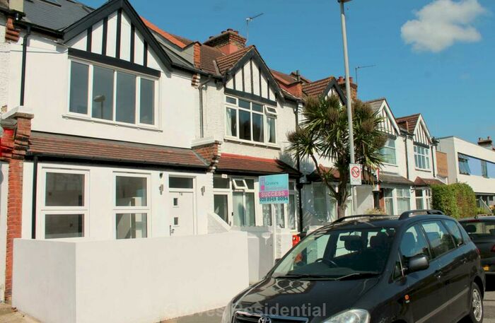 3 Bedroom Flat To Rent In Elm Road, New Malden, KT3