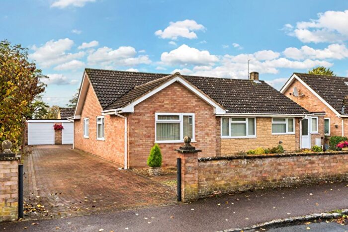 3 Bedroom Detached Bungalow For Sale In Burswin Road, Carterton, Oxfordshire, OX18