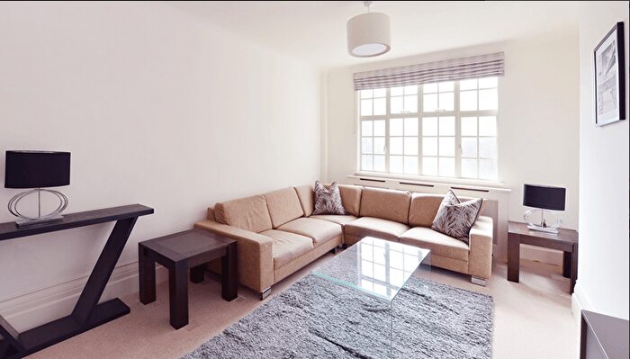 5 Bedroom Flat To Rent In Park Road, NW8