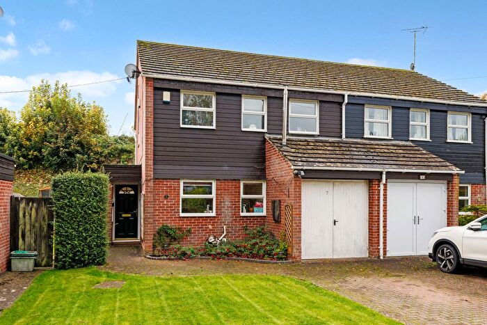 4 Bedroom Semi Detached House For Sale In Millbank, Hungerford, RG17