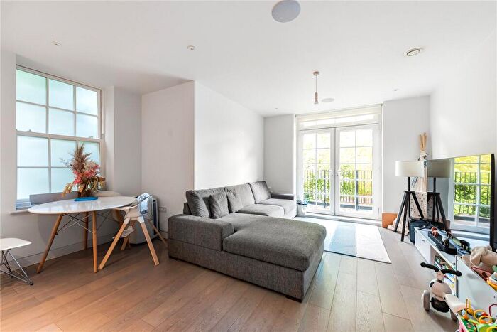 2 Bedroom Apartment To Rent In Heath Drive, London, NW3