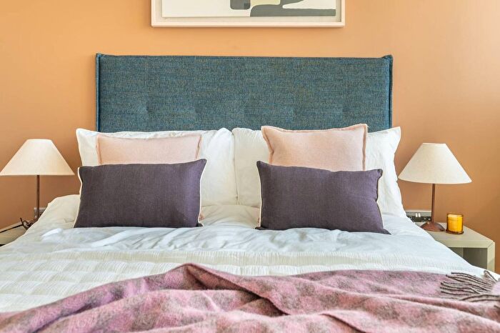 2 Bedroom Flat To Rent In Uncle Wembley, Wembley, HA9