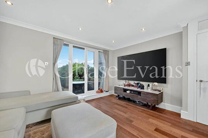 2 Bedroom Flat To Rent In Caledonian Wharf, Saunders Ness Road, Isle Of Dogs, London, E14