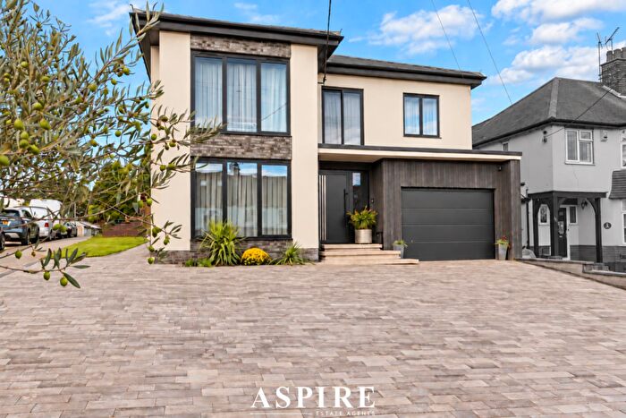 5 Bedroom Detached House For Sale In Daws Heath Road, Rayleigh, SS6