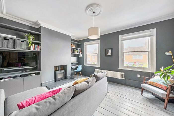 2 Bedroom Flat For Sale In Selborne Road, London, N22