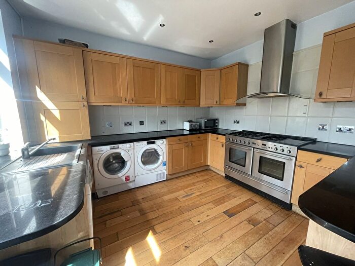 5 Bedroom Semi-Detached House To Rent In Sidcup Road, London, SE9