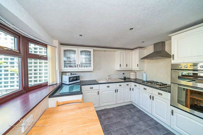 3 Bedroom Semi-Detached Bungalow For Sale In Fallowfield Road, Walsall, WS5