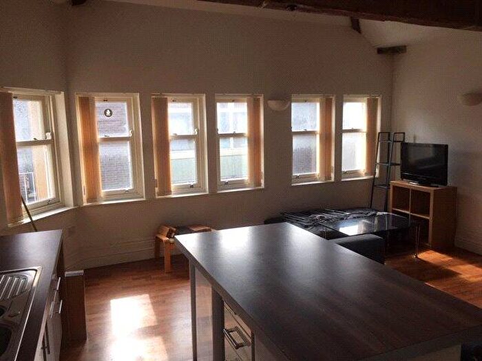 2 Bedroom Apartment To Rent In - Chancery Lane, Huddersfield, HD1