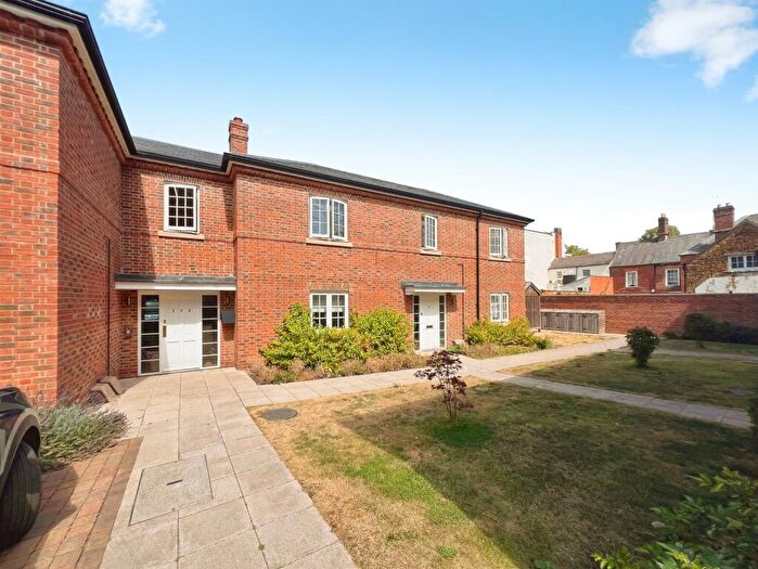 2 Bedroom Apartment For Sale In New Road, Banbury, OX16