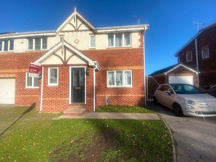 3 Bedroom Semi-Detached House For Sale In Chatsworth Drive, Rossington, Doncaster, South Yorkshire, DN11