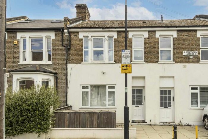 1 Bedroom Flat To Rent In Bloemfontein Avenue, London, W12